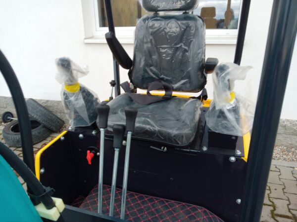 Minibagr YCW-1.5T, 9kW Kubota - Image 5